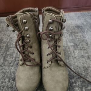 Report Women's Taupe Lace-Up Ankle Boots
